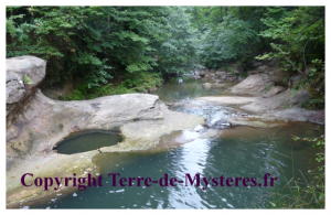 Rennes les bains, la fontaine des amours